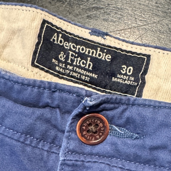 Abercrombie & Fitch Men's Navy Flat Front Shorts - Picture 3 of 5